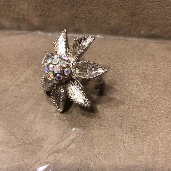 Gorgeous🥳HP🥳Colored Rhinestone Flower Ring - Picture 4 of 7